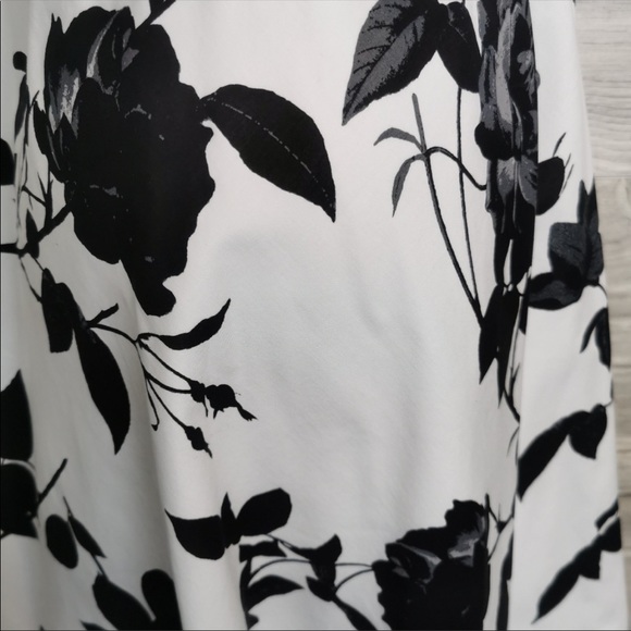 Jessica Simpson maternity dress SOLD - Picture 3 of 5